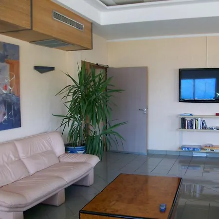 Des Pins Hotel 3*