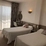 Des Pins Hotel