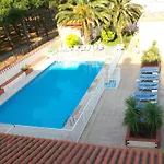 Des Pins Hotel