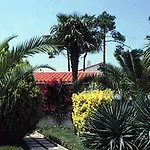 Des Pins Hotel