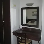 Des Pins