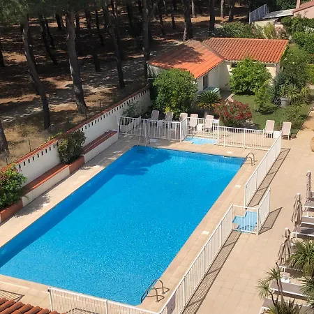 Des Pins أرجيليه- سور- مير