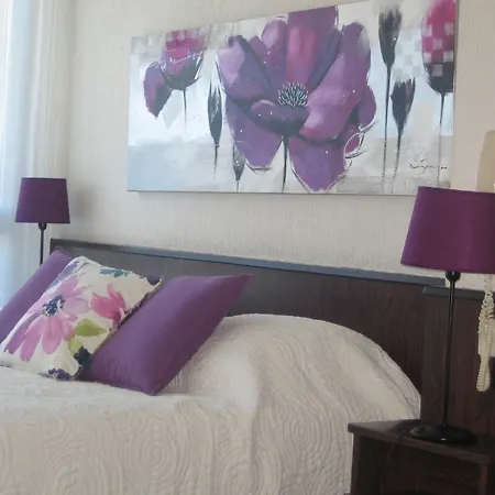 Des Pins 3* أرجيليه- سور- مير